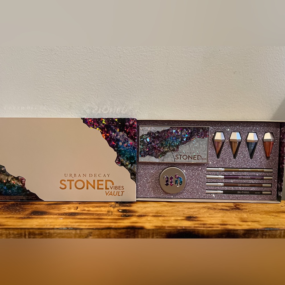 Urban Decay stoned vibes makeup vault